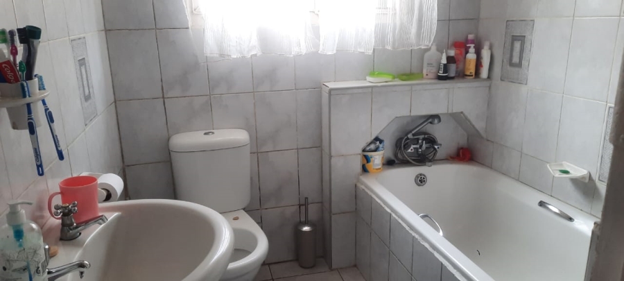 5 Bedroom Property for Sale in Mdantsane Eastern Cape
